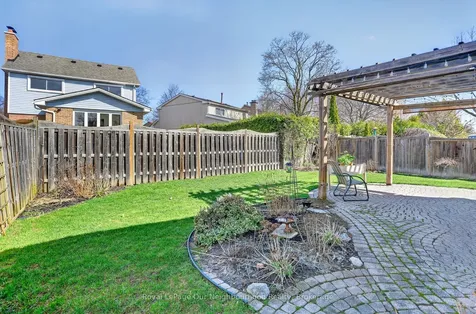 656 Hillcroft Street Oshawa ON L1G 7X6