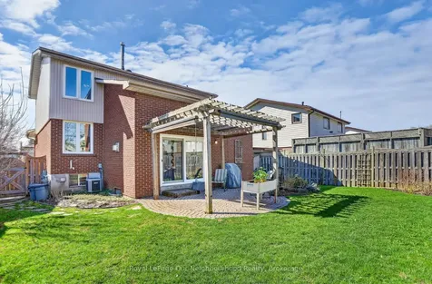 656 Hillcroft Street Oshawa ON L1G 7X6