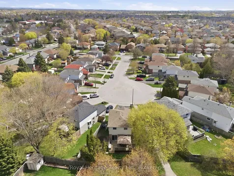 24 Summerlea Court Clarington ON L1E 1B5