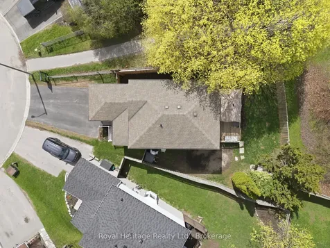 24 Summerlea Court Clarington ON L1E 1B5