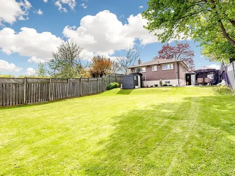 715 Lublin Avenue Pickering ON L1W 1Z1