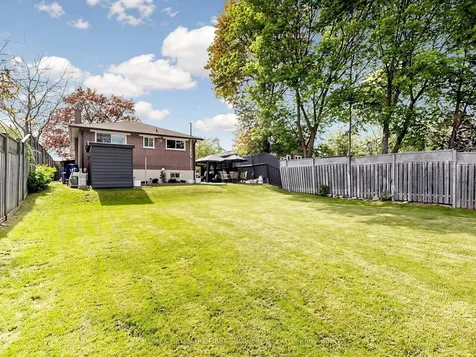 715 Lublin Avenue Pickering ON L1W 1Z1