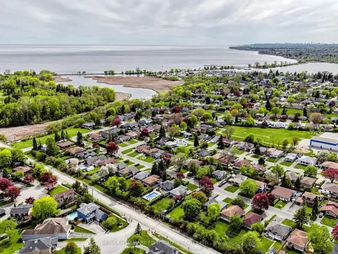 715 Lublin Avenue Pickering ON L1W 1Z1