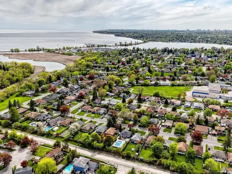 715 Lublin Avenue Pickering ON L1W 1Z1