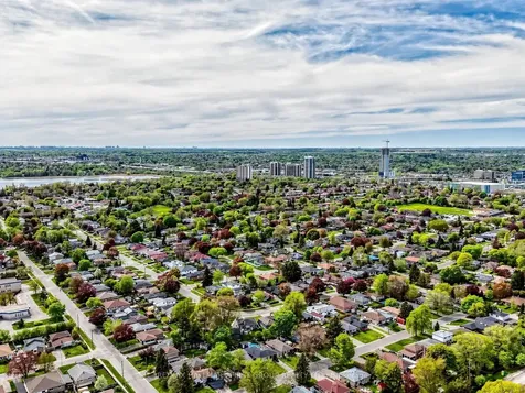 715 Lublin Avenue Pickering ON L1W 1Z1