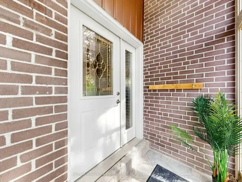 715 Lublin Avenue Pickering ON L1W 1Z1