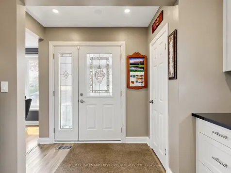 715 Lublin Avenue Pickering ON L1W 1Z1