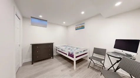 68 Phalen Crescent Toronto ON M1V 1Y6