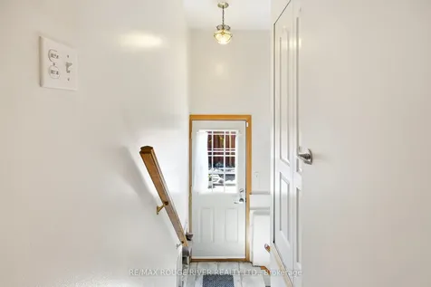 796 Batory Avenue Pickering ON L1W 2W3