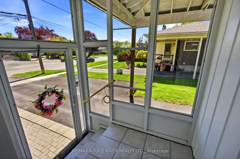 796 Batory Avenue Pickering ON L1W 2W3