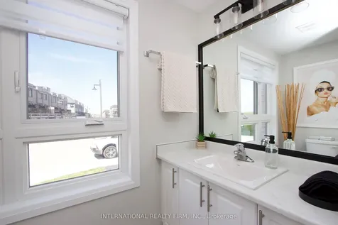 11 Caspian Square Clarington ON L1C 7G3