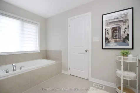11 Caspian Square Clarington ON L1C 7G3