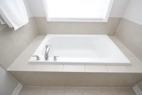 11 Caspian Square Clarington ON L1C 7G3