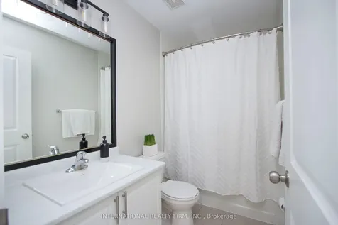 11 Caspian Square Clarington ON L1C 7G3