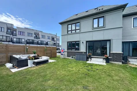 11 Caspian Square Clarington ON L1C 7G3