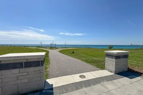 11 Caspian Square Clarington ON L1C 7G3