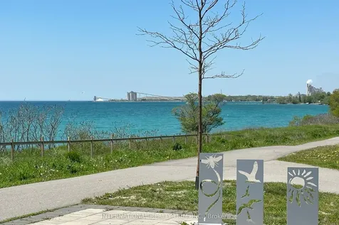 11 Caspian Square Clarington ON L1C 7G3