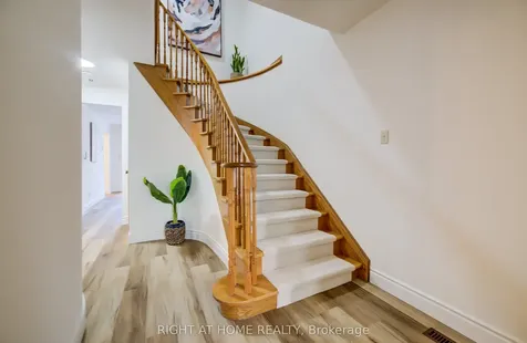 51 Burnt Bark Drive Toronto ON M1V 3J6