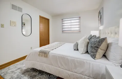51 Burnt Bark Drive Toronto ON M1V 3J6