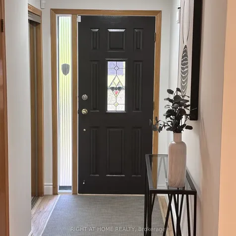 51 Burnt Bark Drive Toronto ON M1V 3J6
