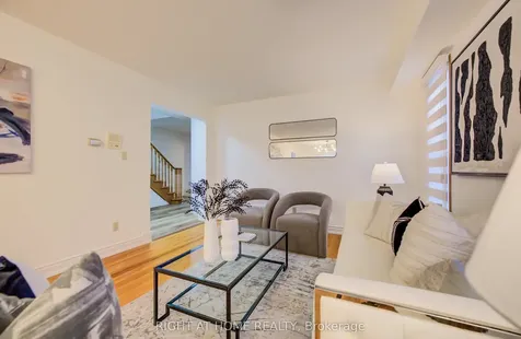 51 Burnt Bark Drive Toronto ON M1V 3J6