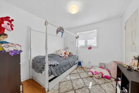 731 Swan Place Pickering ON L1X 2V7