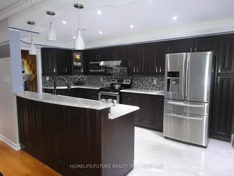 731 Swan Place Pickering ON L1X 2V7