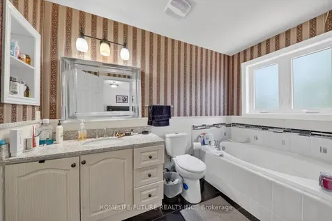 731 Swan Place Pickering ON L1X 2V7
