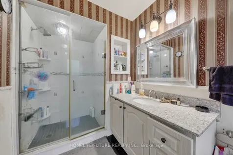 731 Swan Place Pickering ON L1X 2V7