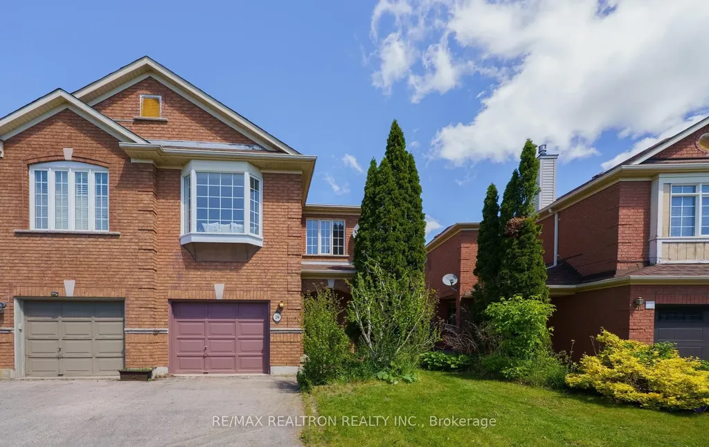 28 Lioba Drive Toronto ON M1L 4V1