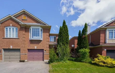 28 Lioba Drive Toronto ON M1L 4V1