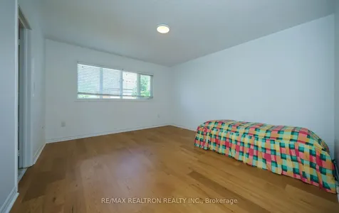 28 Lioba Drive Toronto ON M1L 4V1