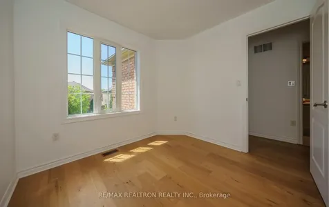28 Lioba Drive Toronto ON M1L 4V1