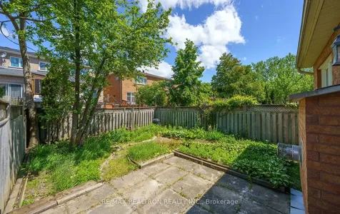 28 Lioba Drive Toronto ON M1L 4V1