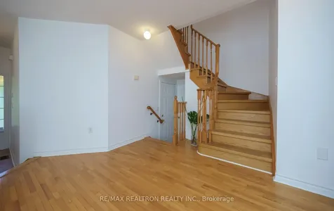 28 Lioba Drive Toronto ON M1L 4V1