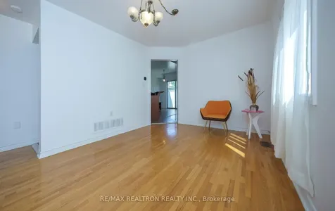 28 Lioba Drive Toronto ON M1L 4V1