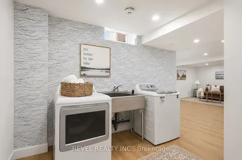 39 Anstead Crescent Ajax ON L1S 3X4