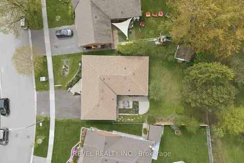 39 Anstead Crescent Ajax ON L1S 3X4