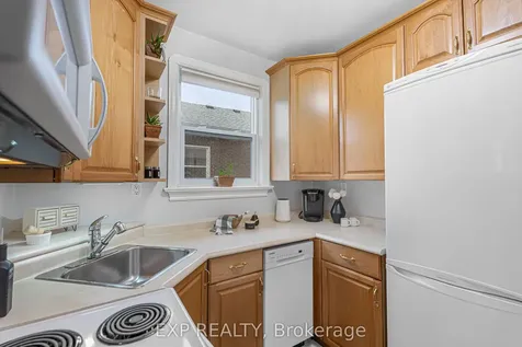 56 Gladstone Avenue Oshawa ON L1J 4E5