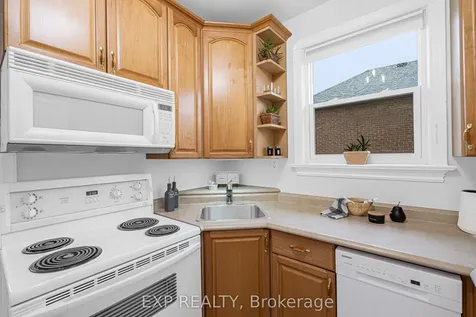 56 Gladstone Avenue Oshawa ON L1J 4E5