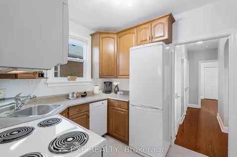 56 Gladstone Avenue Oshawa ON L1J 4E5