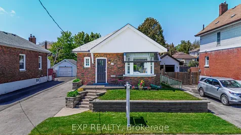 56 Gladstone Avenue Oshawa ON L1J 4E5