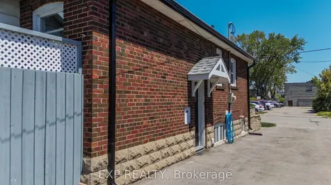 56 Gladstone Avenue Oshawa ON L1J 4E5