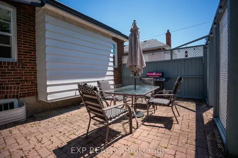 56 Gladstone Avenue Oshawa ON L1J 4E5