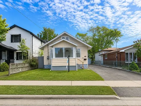 65 Gladstone Avenue Oshawa ON L1J 4E4