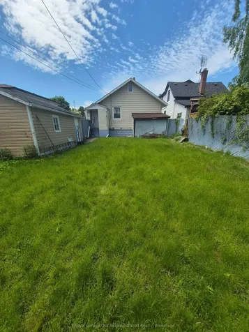 65 Gladstone Avenue Oshawa ON L1J 4E4