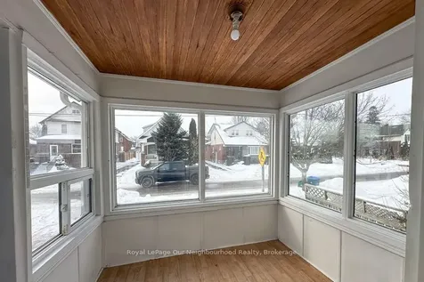 65 Gladstone Avenue Oshawa ON L1J 4E4