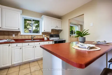 17 Gorsey Square Toronto ON M1B 1A6