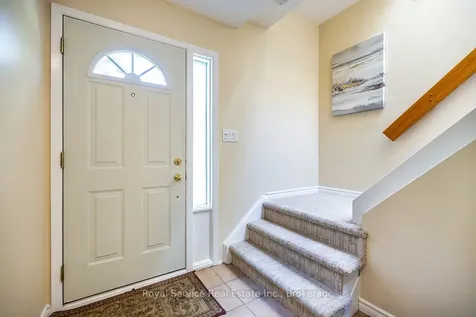 17 Gorsey Square Toronto ON M1B 1A6