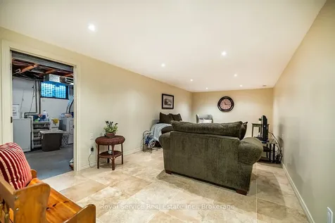 17 Gorsey Square Toronto ON M1B 1A6